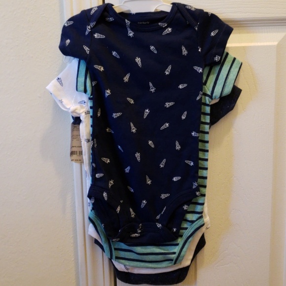Carters 4 piece onesies - Picture 2 of 4